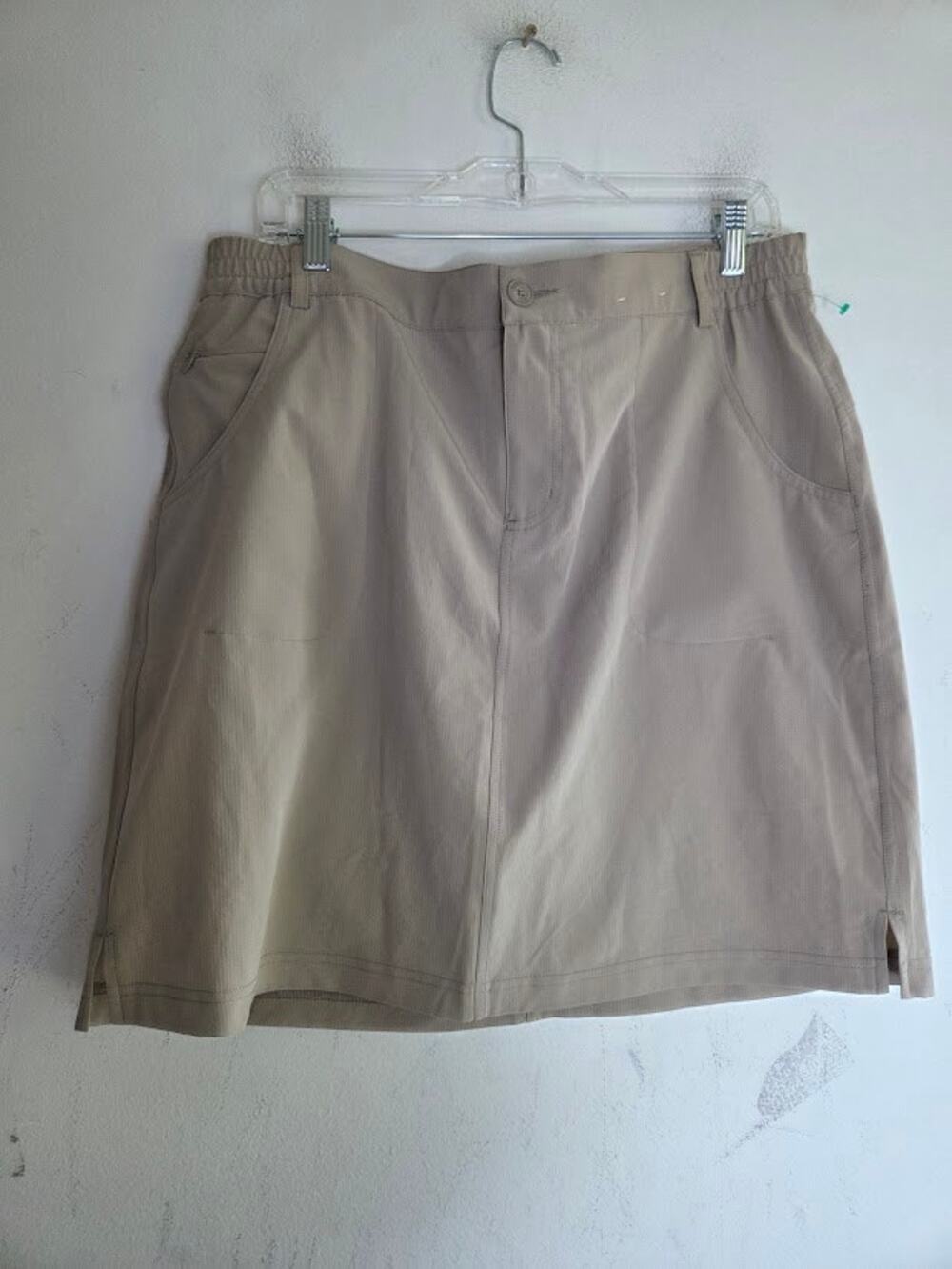Tilley Women Dark Cream Cargo Style Atletic  Skort(Skirt/Shorts) size Large